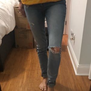 LEVIS 711 SKINNY - lightly distressed! LIKE NEW